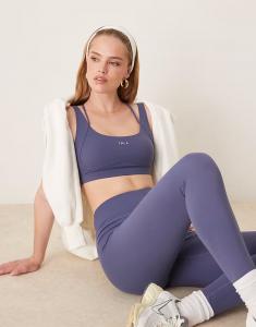 Спортивный бюстгальтер-топ SkinLuxe с перекрестными бретелями на спине синего цвета Tala