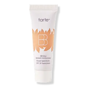 Увлажняющий тонирующий крем BB Blur дорожного размера с широким спектром защиты от солнца SPF 30. Tarte, Medium (medium skin with a balance of warm & cool undertones)
