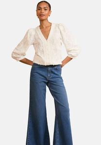 Блуза 3D 3/4 SLEEVE V-NECKLINE Love & Roses, белый