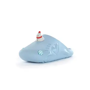 Сандалии Sharkicks Mule Christmas Snowman с закрытым носком унисекс HelloSlippers, Blue