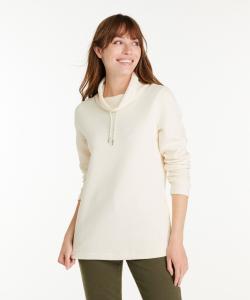 Мягкая, легкая стеганая блузка с воротником-стойкой.