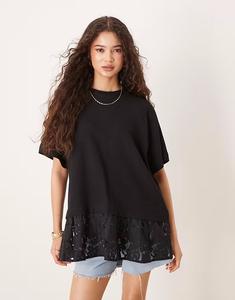 Футболка свободного кроя реглан от ASOS DESIGN черного цвета с кружевной отделкой по низу