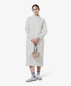 Платье из картона / платье с высоким воротником