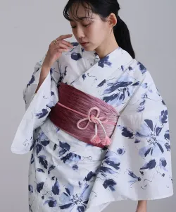 Удобный в носке и легко стирающийся комплект юката из двух частей, состоящий из хлопкового и льняного пояса оби. Стильный, в стиле ретро, подходит для женщин старше 40 лет.