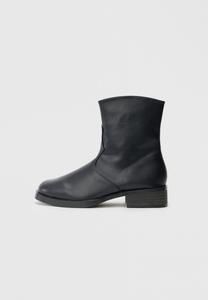 Ботинки Koi Footwear THE LOYALIST, Black