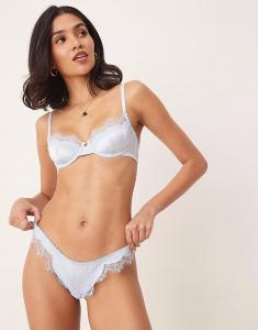 Атласные кружевные стринги Kat The Label Sorrento в цвете «ледяной голубой»