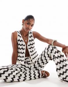 Вязаный крючком пляжный топ с разрезом спереди и кольцом в шоколадно-кремовых тонах 4Th & Reckless