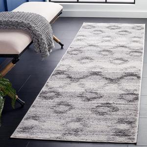 SAFAVIEH, 77 x 183 см, Ковер-дорожка коллекции Adirondack, цвета silver и charcoal, состаренный дизайн, не линяет и прост в уходе, идеален для помещений с высокой проходимостью в гостиной, спальне