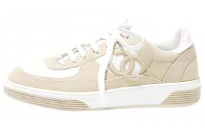 CHANEL Низкие женские кроссовки для скейтбординга 24S бежевого цвета