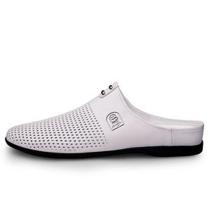 LAORENTOU Мужские домашние тапочки с закрытым носком на резиновой подошве устойчивые к истиранию коричневые, цвет Brown