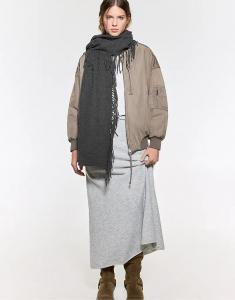 Шарф с бахромой Pull&Bear серого цвета