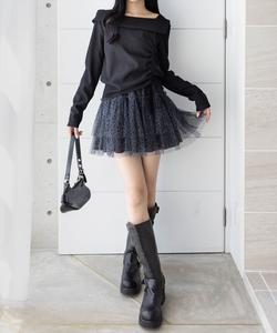 Топ с длинными рукавами и завязками по бокам, в рубчик.