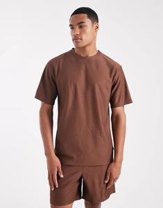 Футболка ONLY & SONS большого размера с плиссе, коричневая