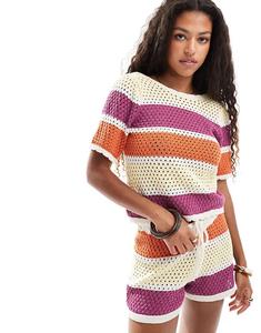 Вязаный топ Vero Moda в полоску с короткими рукавами и фестончатой отделкой, разноцветный