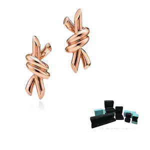 TIFFANY & CO. Серьги-гвоздики из розового золота 18 карат