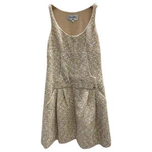 CHANEL Безрукавное платье женское бежевое