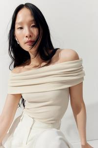 Рубашка в рубчик с открытыми плечами H&M, бежевый