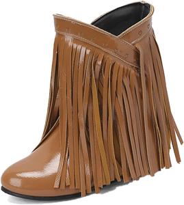 Женские модные ботильоны DirraBra с бахромой, круглым носком, внутренней подошвой с небольшой высотой, удобные, на скрытой танкетке, слипоны, ботинки до щиколотки, для широкой икры, длиной до колена, вестерн-ковбойские, Brown