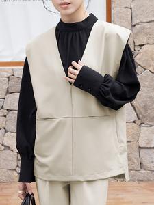 топы с V-образным вырезом жилеты