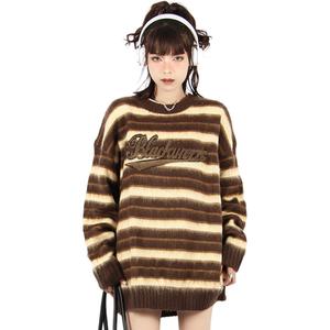 Вязаный свитер женский с круглым вырезом Moderate NEVER RULE, коричневый