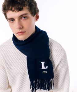 Шарф/палантин с бахромой, выполненный в технике инициального стежка.