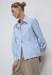 Блузка на пуговицах RICAMI PERLE Calliope, светло-голубой