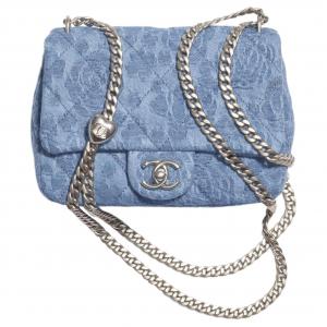 CHANEL Джинсовая мини-сумка квадратной формы с клапаном
