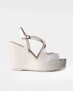 Женские босоножки на танкетке из ткани с пряжкой Toni Pons, цвет Crudo