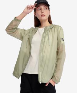 Водоотталкивающая компактная куртка с вышитым логотипом.