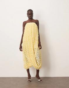 Платье-бандо миди ARRANGE с закрученной драпировкой и бахромой из пайеток в цвете пахты