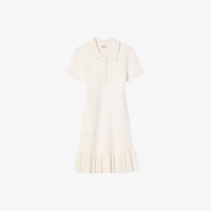 Платье мини Sandro из стрейч-трикотажа с воротником-поло и плиссированным подолом, экрю