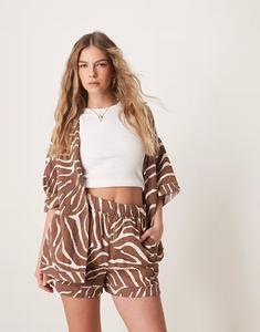 Шорты из марли ASOS DESIGN с необработанными краями и принтом зебры