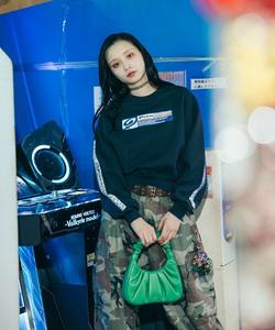 Свитшот с круглым вырезом и квадратным логотипом, изготовленный на заказ (номер товара: 25SS).