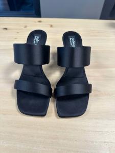 Женские сандалии Italica в черном атласе Pedro Garcia