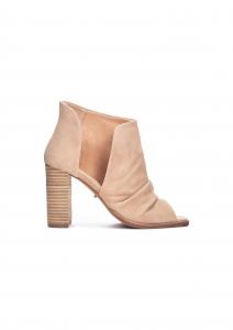 Женские босоножки на каблуке без застежки в натуральном цвете CHINESE LAUNDRY