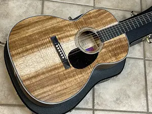 2025 Martin Custom Shop 1 из 3 модель Крис и Крейг 000-28K Оаху с фигурным коа