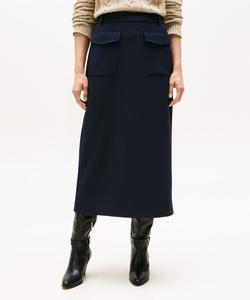 Юбка-миди из ткани понте, сшитая по фигуре.