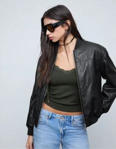 Утепленная куртка-бомбер Stradivarius из искусственной кожи черного цвета