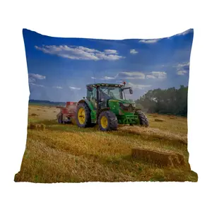 Подушка для улицы - Трактор - Ферма - Сено - Поле - Солнце - Загородная жизнь - 60 x 60 см - Устойчива к погодным условиям - Подушка для отдыха - Декор - Подушка для сна MuchoWow