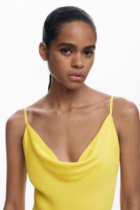 Желтое асимметричное платье с оборками для свадеб, приемов и торжественных мероприятий.