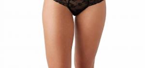 Поднятые в роскошных трусиках-хипстерах черного цвета Wacoal