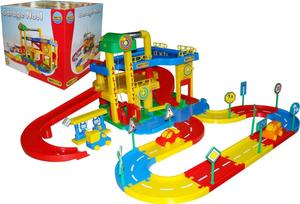 Полесье Польша, гараж с дорогой Polesie Poland