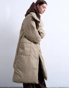 Удлиненная куртка-пуховик Topshop с воротником-стойкой и поясом в цвете «песок»