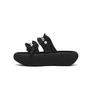 Тихие, устойчивые к запахам и истиранию тапочки-слайды для женщин DAPHNE, Silver Gray