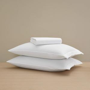 Комплект простыней H by Frette Checkered Sateen Simple (двуспальный) — роскошный комплект постельного белья белого цвета. В комплект входят наволочки и простыня на резинке.