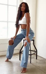 PrettyLittleThing голубые рваные широкие джинсы с высокой талией