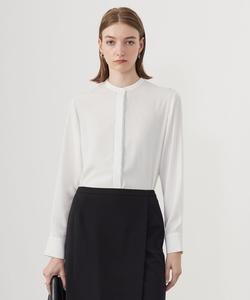 Блузка с воротником-стойкой из атласа и амунзена на спине