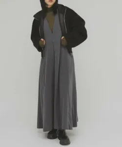 Юбка-комбинезон с расклешенной юбкой, доступная только в некоторых интернет-магазинах. Доступны эксклюзивные цвета Kbf, цвет Charcoal