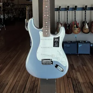 Fender Player Stratocaster - серебристый с накладкой из пуро ферро