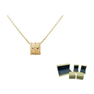 Van Cleef & Arpels Подвеска Perlee Clovers из желтого золота с бриллиантами